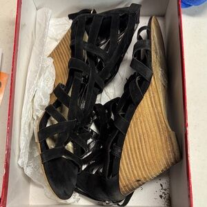 Guess Black Strappy Wedge Sandals 9.5